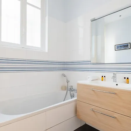 Apartment Veeve - Enlightened Elegance Paris
