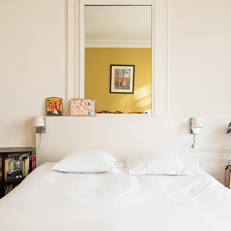 Apartment Veeve - Enlightened Elegance Paris