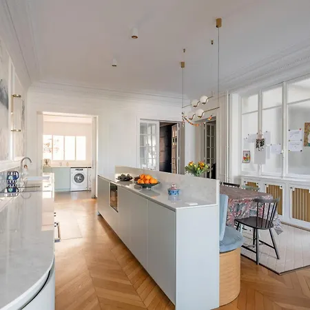 Apartment Veeve - Enlightened Elegance Paris