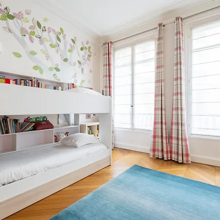 Apartment Veeve - Enlightened Elegance