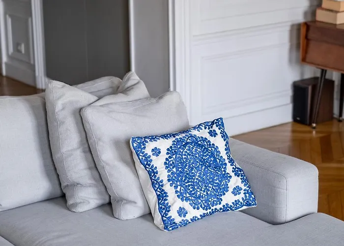 Veeve - Enlightened Elegance *
