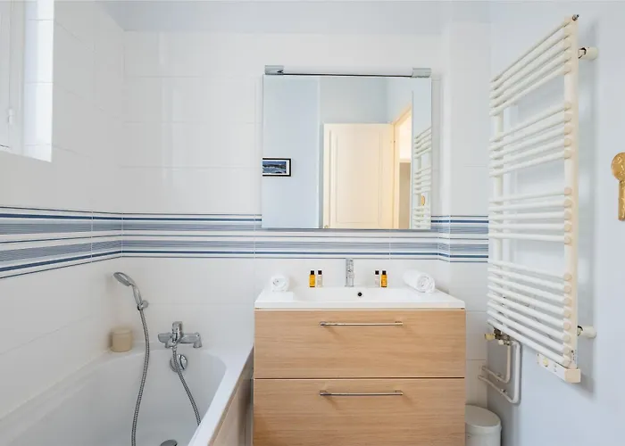 Apartment Veeve - Enlightened Elegance