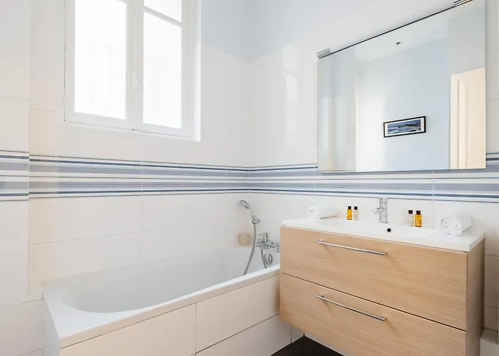 Apartment Veeve - Enlightened Elegance Paris