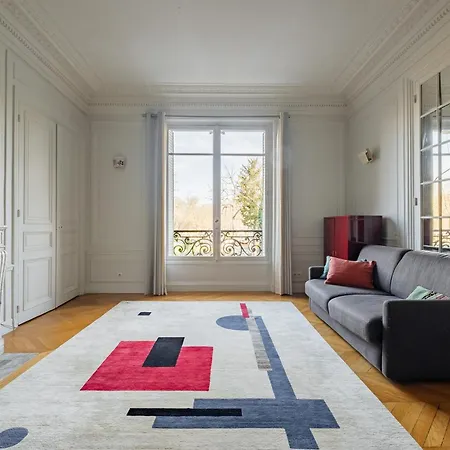 Veeve - Enlightened Elegance Daire