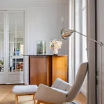 Veeve - Enlightened Elegance